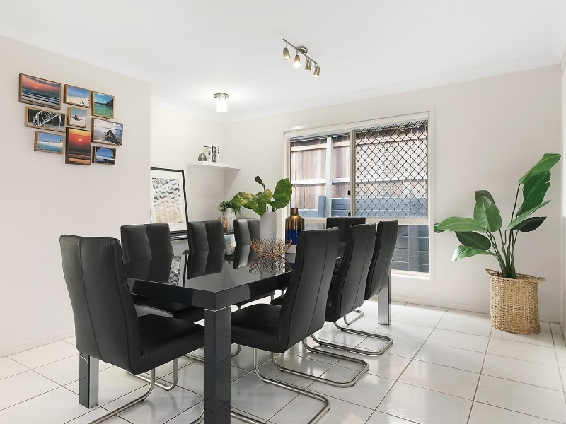 8 Seeana Court, Upper Kedron QLD 4055