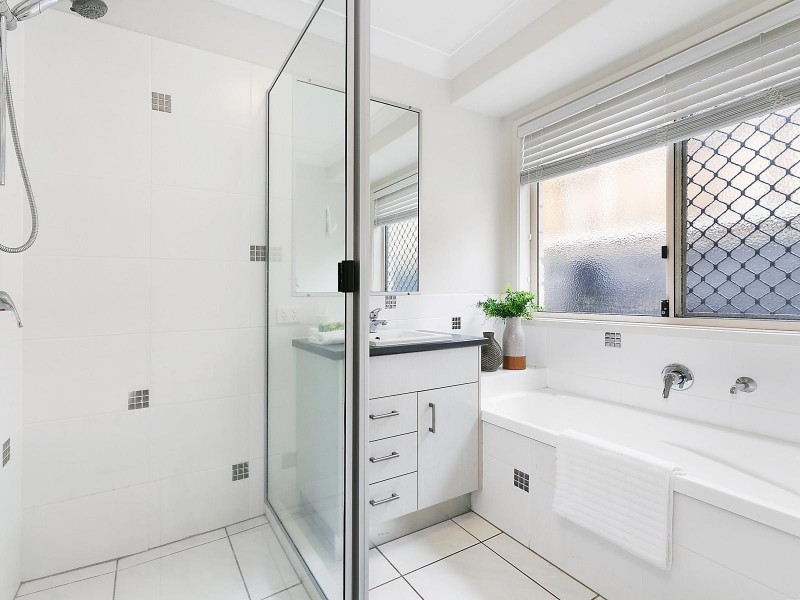 8 Seeana Court, Upper Kedron QLD 4055