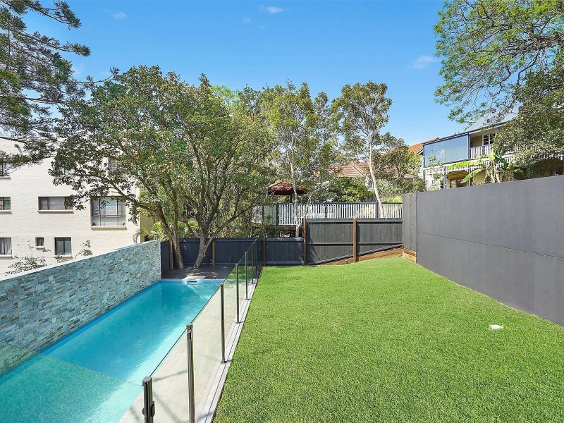 80 Prospect Terrace, St Lucia QLD 4067