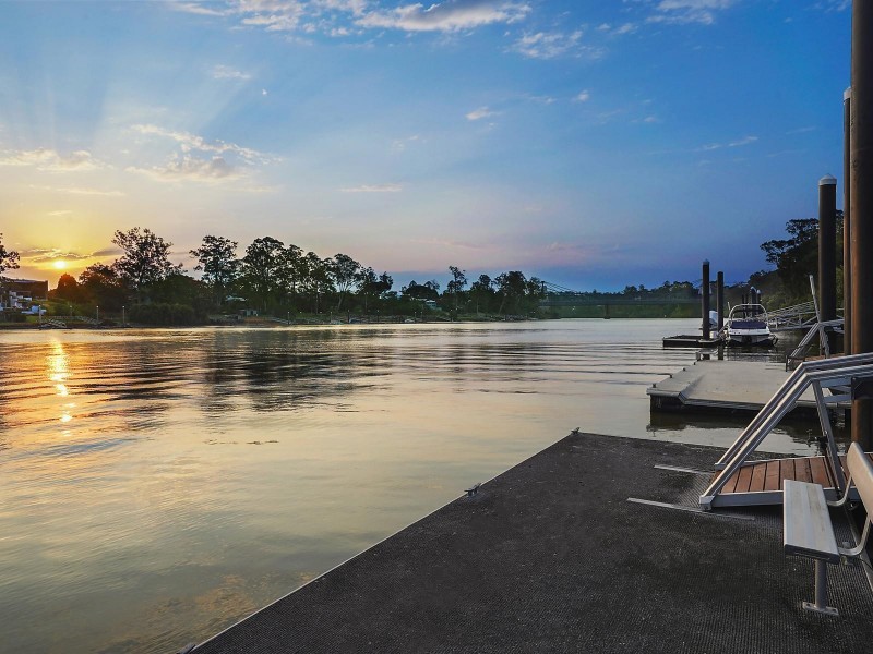 33 Ivy Street, Indooroopilly QLD 4068