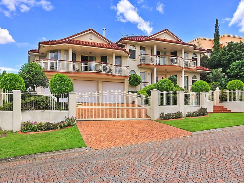 8 Becker Place, Mount Ommaney QLD 4074