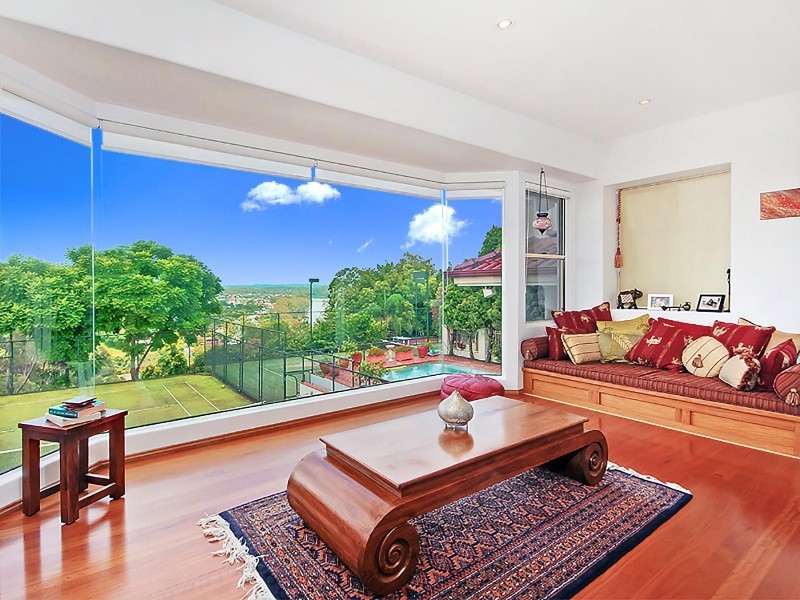 8 Becker Place, Mount Ommaney QLD 4074