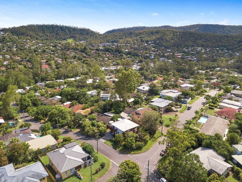 15 Cheppen Street, The Gap QLD 4061