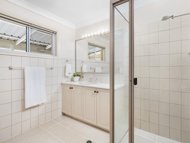 10 Omeo Grove, Karana Downs QLD 4306