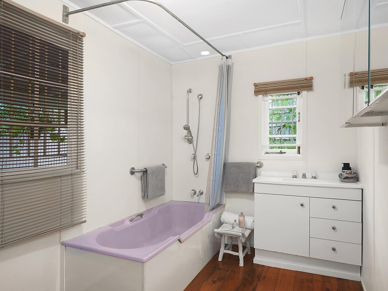 9 Frederick Street, Taringa QLD 4068