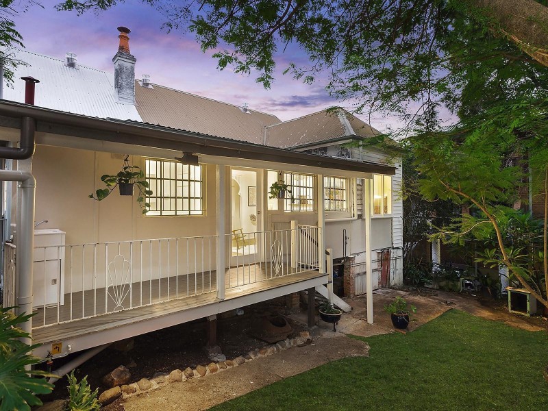 9 Frederick Street, Taringa QLD 4068