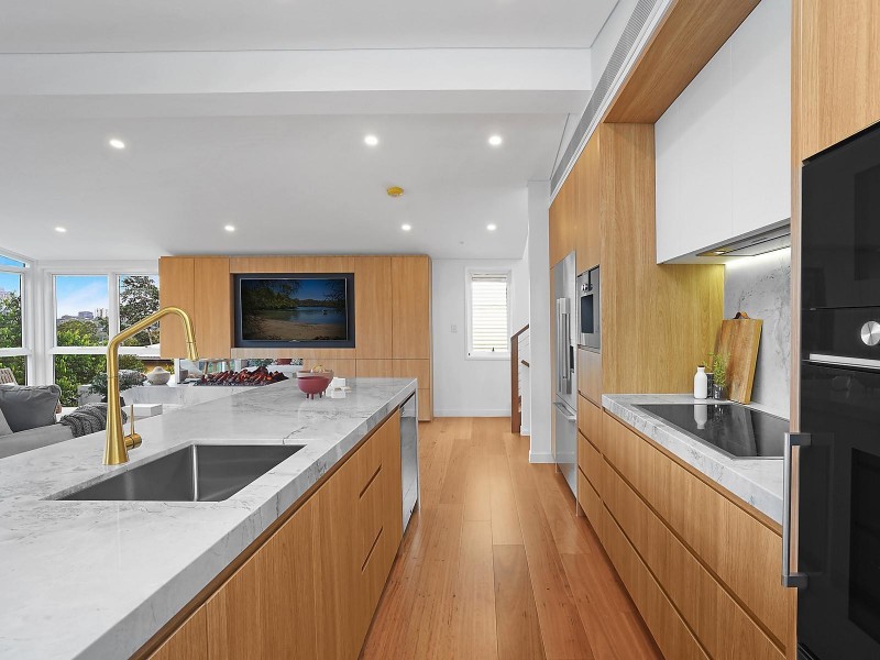 34 Seventh Avenue, St Lucia QLD 4067