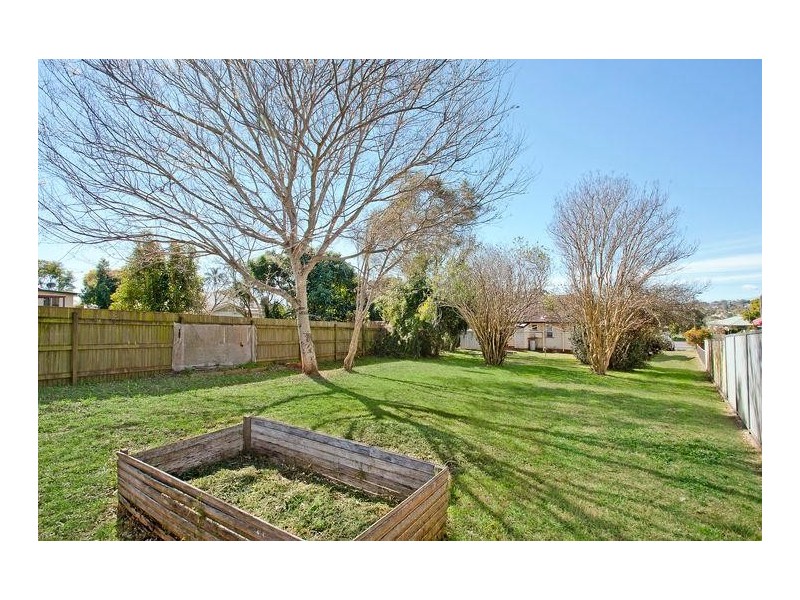 1 Drayton Road, Harristown QLD 4350