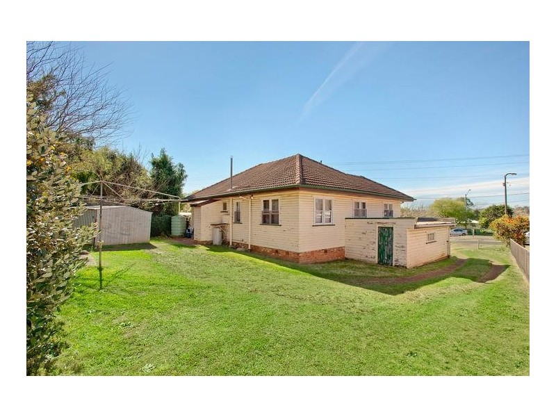 1 Drayton Road, Harristown QLD 4350