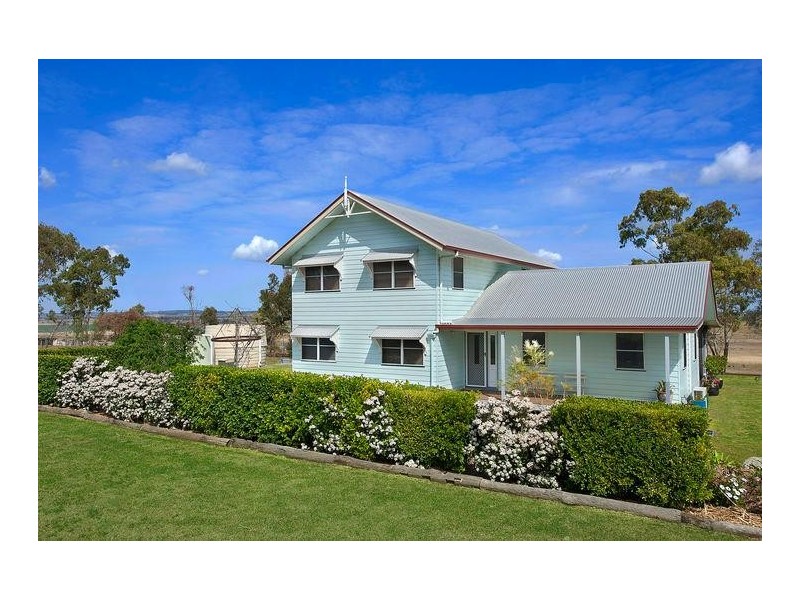 11 Jannuschs Road, Gowrie Mountain QLD 4350