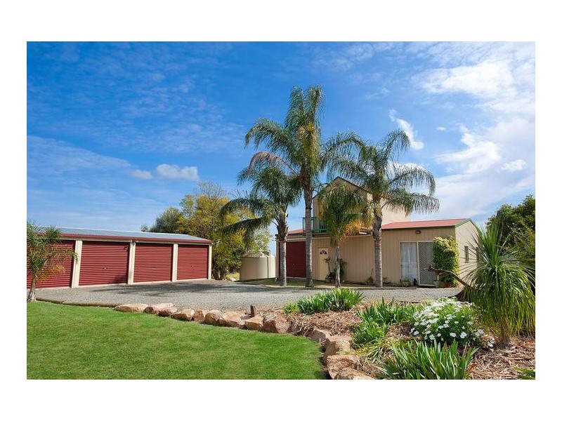 11 Jannuschs Road, Gowrie Mountain QLD 4350