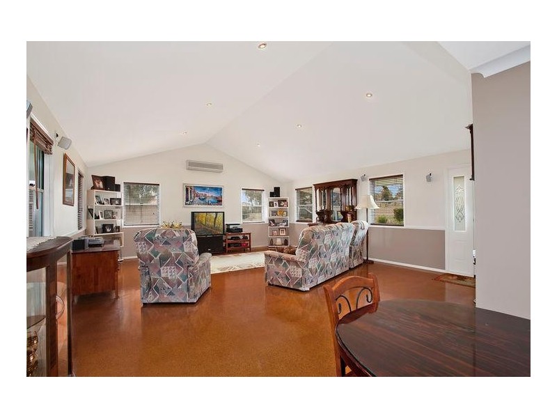 11 Jannuschs Road, Gowrie Mountain QLD 4350