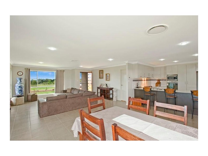 11 Neiwand Street, Kearneys Spring QLD 4350