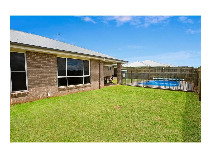 11 Neiwand Street, Kearneys Spring QLD 4350