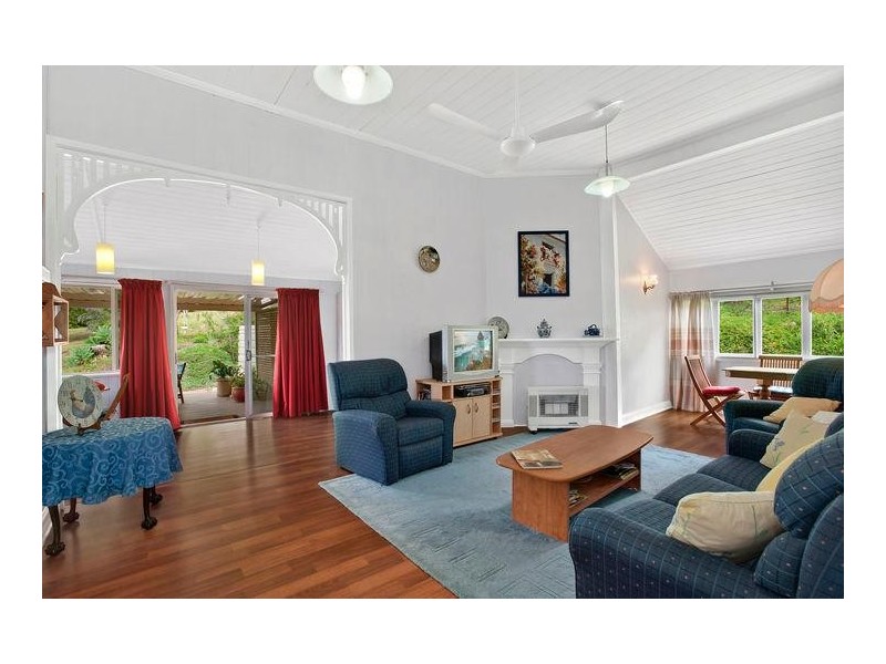 11 Nichols Drive, Glencoe QLD 4352