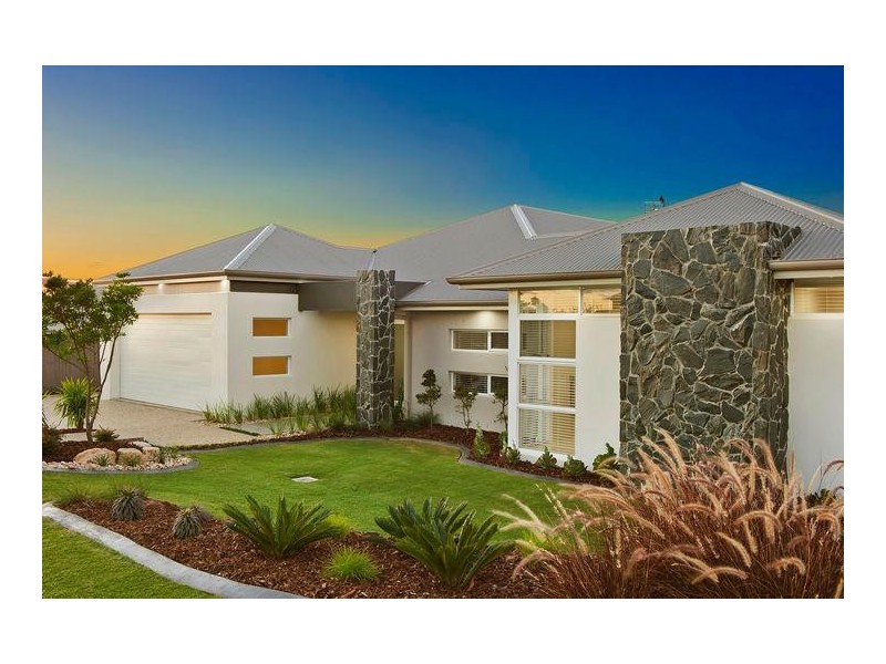 8 Goshawk Drive, Highfields QLD 4352