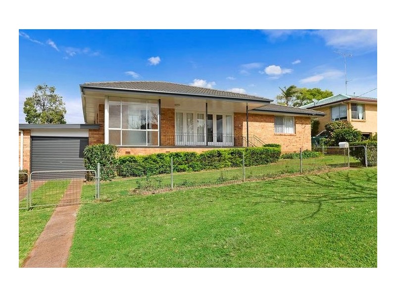 14 Hunter Street, Centenary Heights QLD 4350