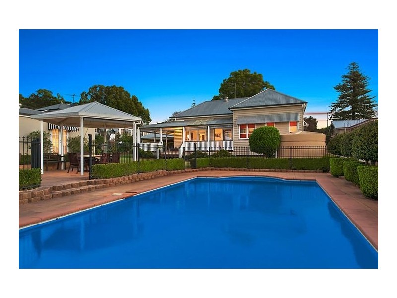 33 Arthur Street, East Toowoomba QLD 4350
