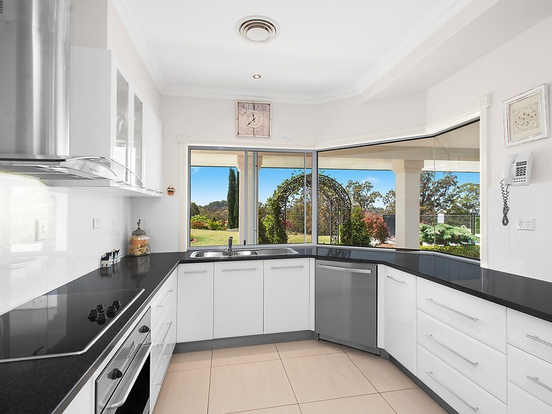 8 Meharry Court, Cabarlah QLD 4352