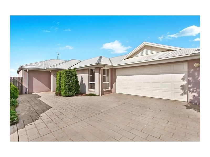 2/462 Mackenzie Street, Middle Ridge QLD 4350