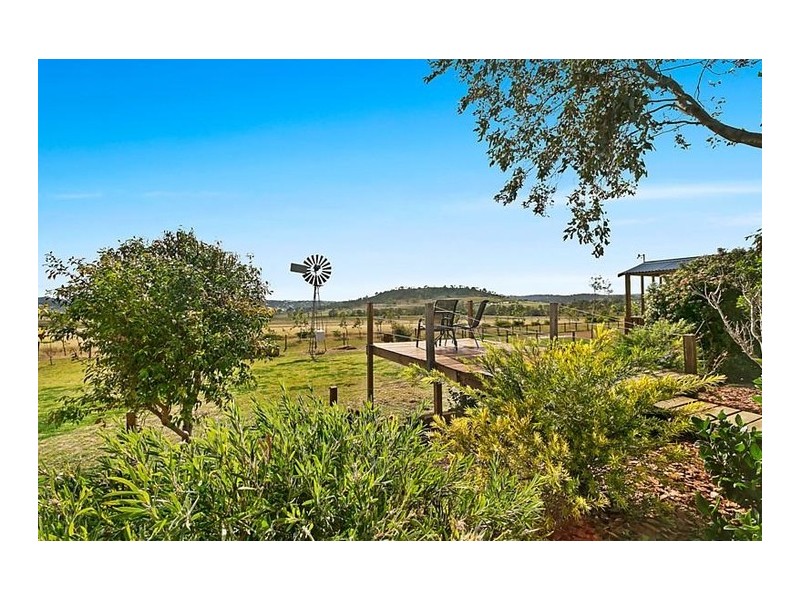 11 Morris Court, Cotswold Hills QLD 4350