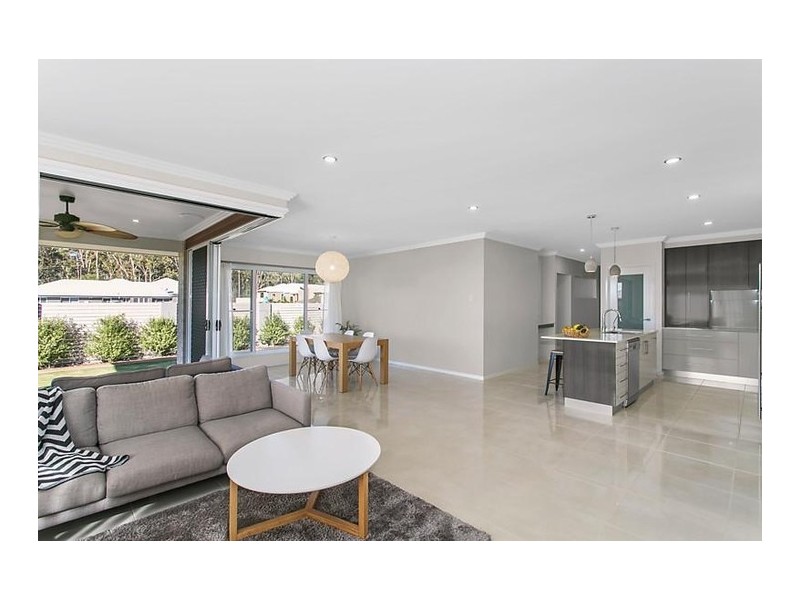 1 Schneider Court, Middle Ridge QLD 4350