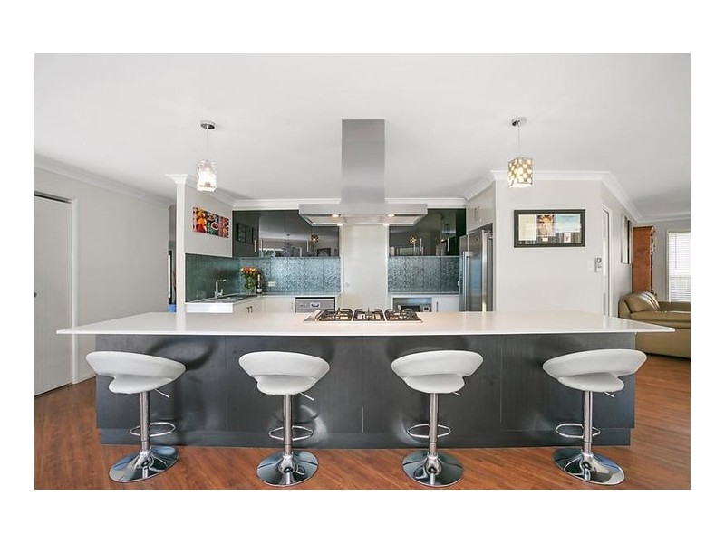 1 Enfield Court, Mount Lofty QLD 4350