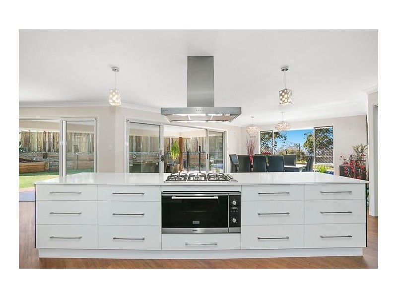 1 Enfield Court, Mount Lofty QLD 4350