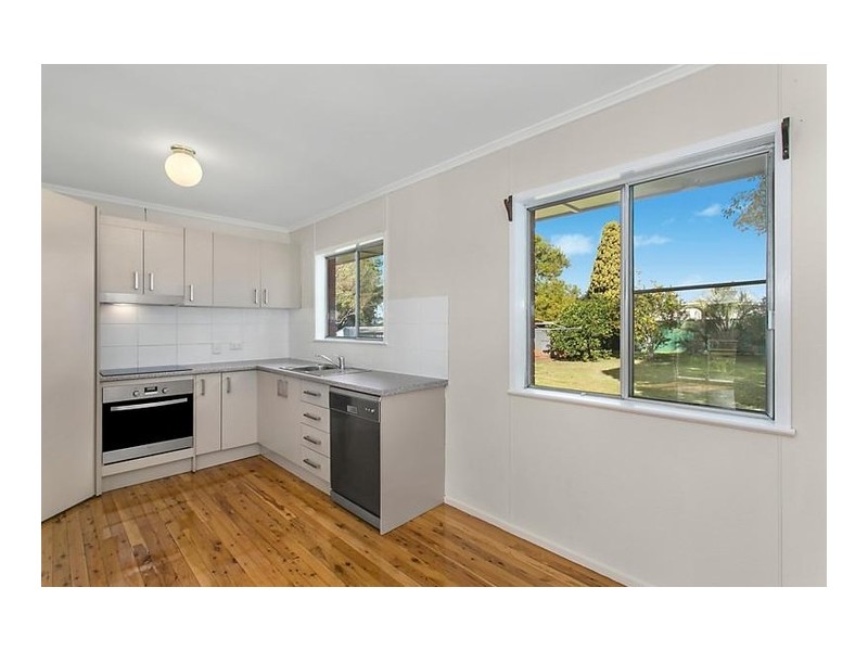 6 Skoien Street, Harristown QLD 4350