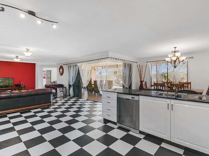 8 Legend Drive, Adare QLD 4343