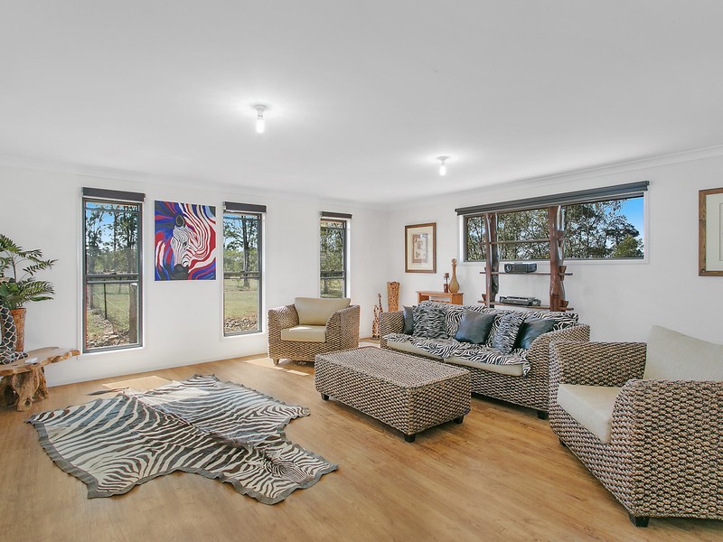 8 Legend Drive, Adare QLD 4343