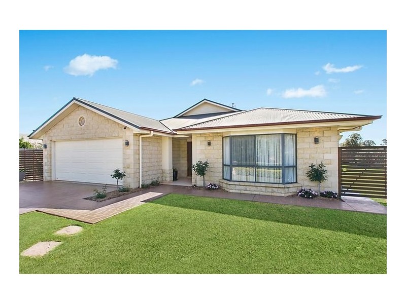 12 Manooka Crescent, Highfields QLD 4352