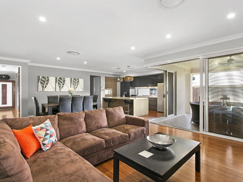 74 Wood Drive, Middle Ridge QLD 4350