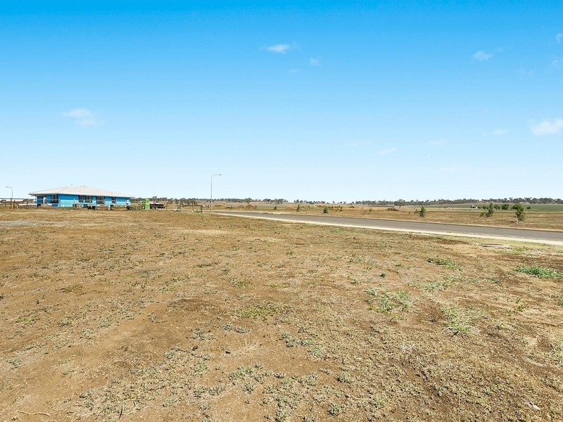 13 Esmeralda Street, Cambooya QLD 4358