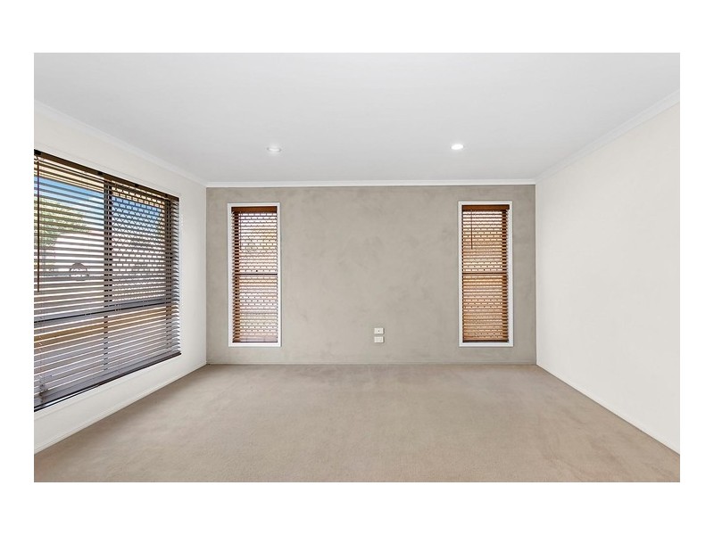 6 Patron Crescent, Glenvale QLD 4350