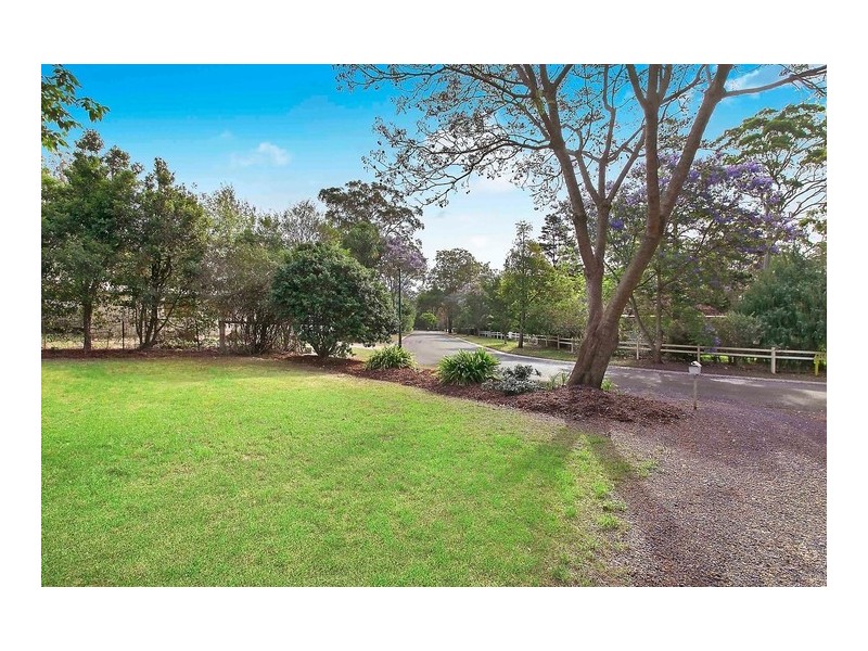 8 Whispering Pines Drive, Highfields QLD 4352