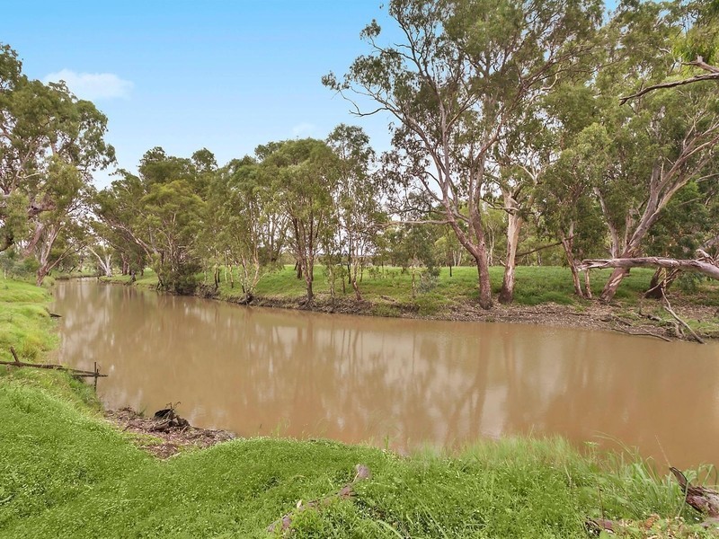 572 Condamine River Road, Pratten QLD 4370