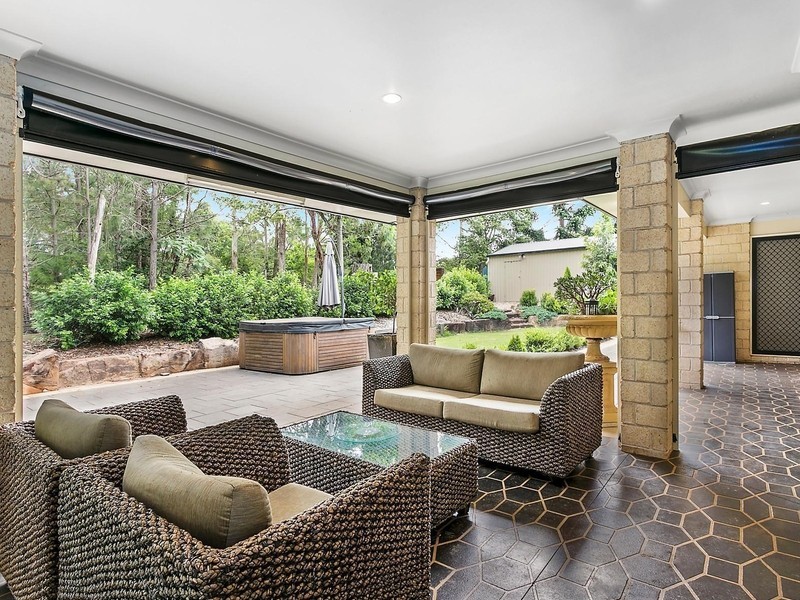 1 Leanne Court, Highfields QLD 4352