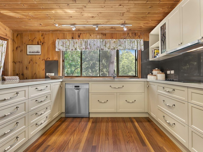 18 Grey Gums Drive, Blue Mountain Heights QLD 4350