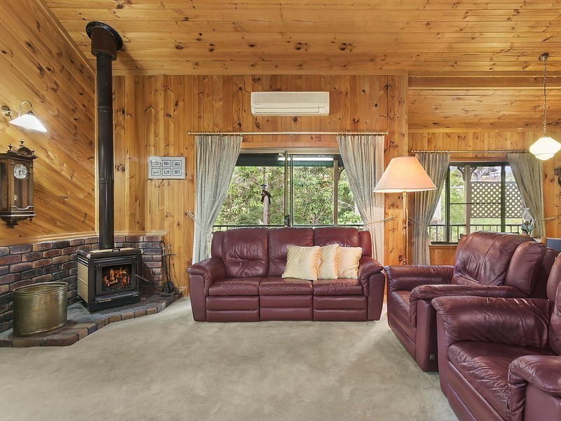 18 Grey Gums Drive, Blue Mountain Heights QLD 4350