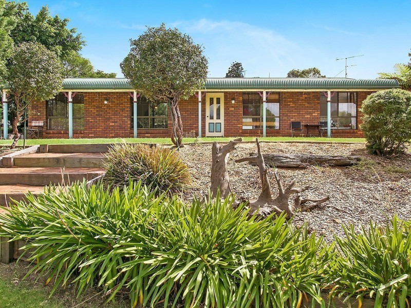 16 Hillview Crescent, Gowrie Junction QLD 4352