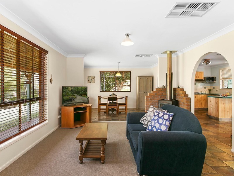 16 Hillview Crescent, Gowrie Junction QLD 4352
