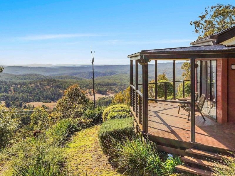 80 Forest Drive, Hampton QLD 4352