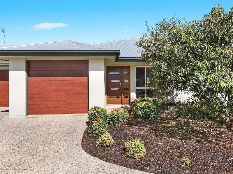 2/7 Whichello Street, Newtown QLD 4350