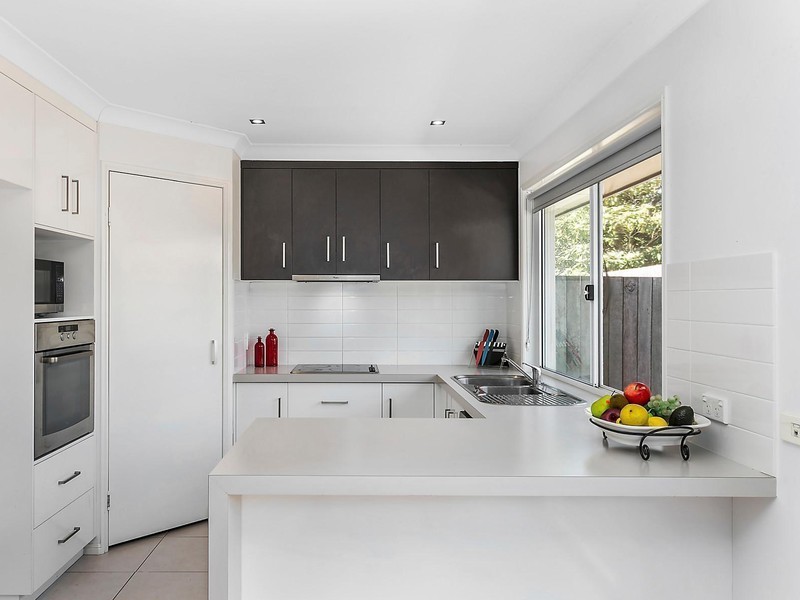 2/7 Whichello Street, Newtown QLD 4350