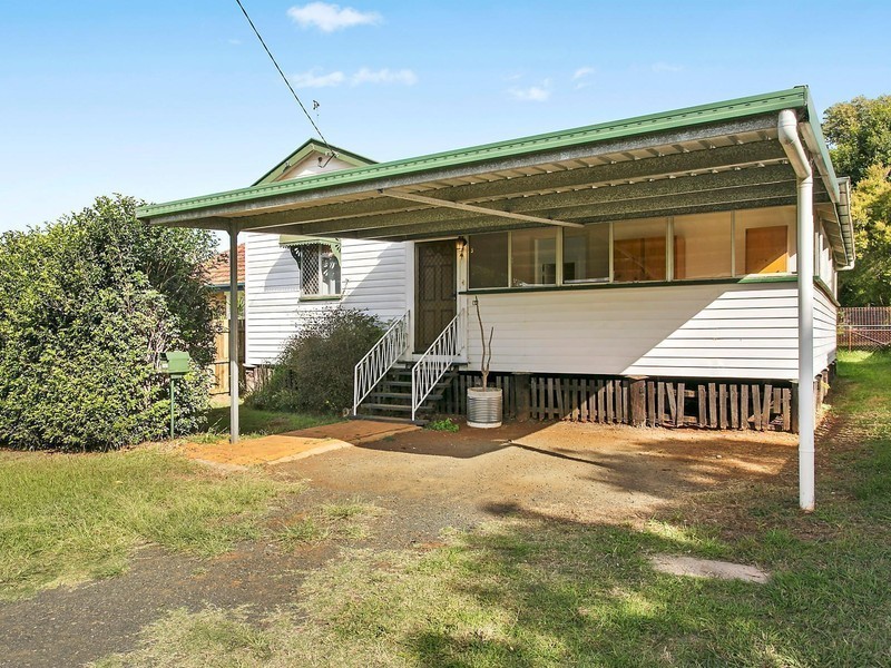14 Victory Street, Newtown QLD 4350