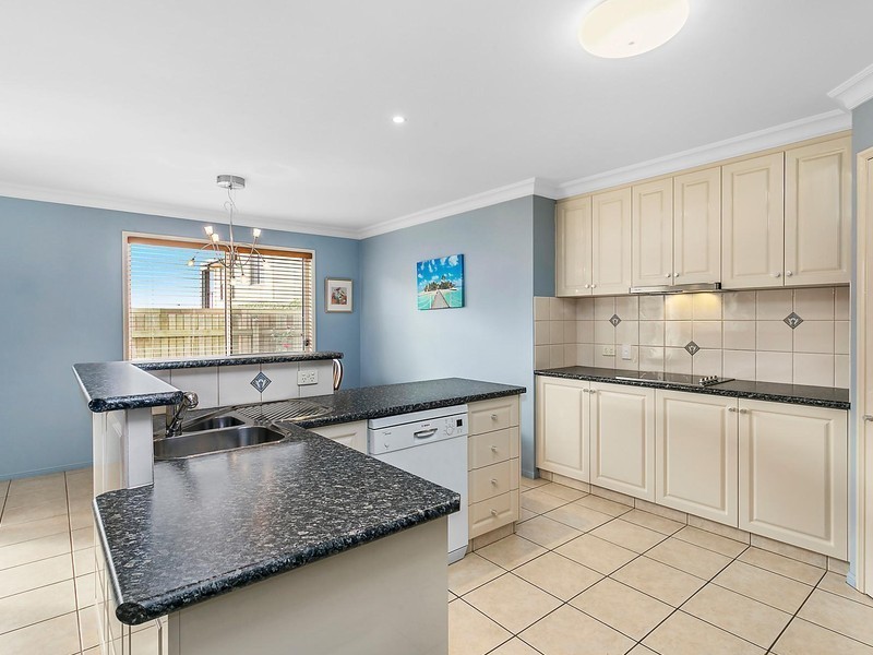 3 Vanham Close, Middle Ridge QLD 4350