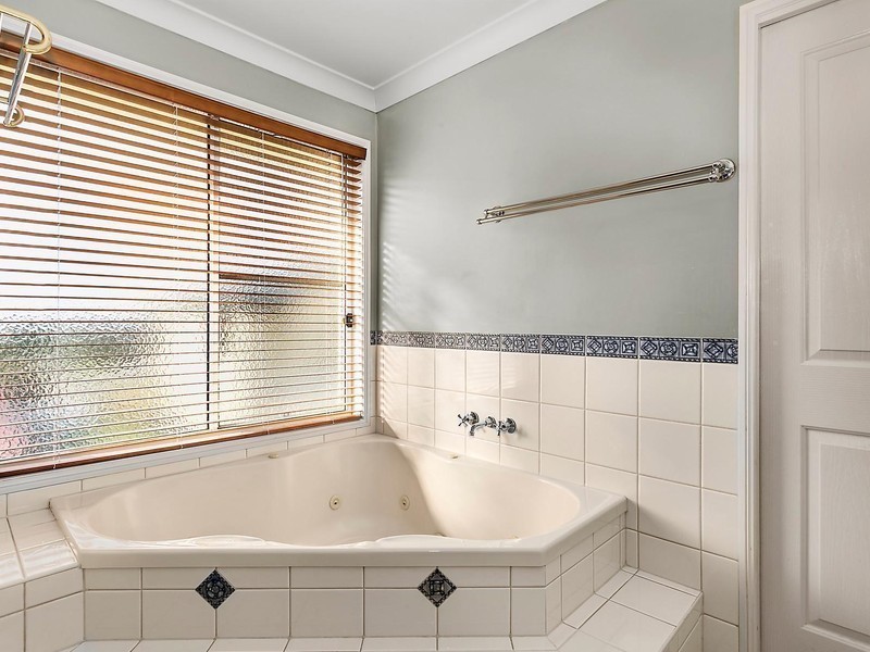 3 Vanham Close, Middle Ridge QLD 4350
