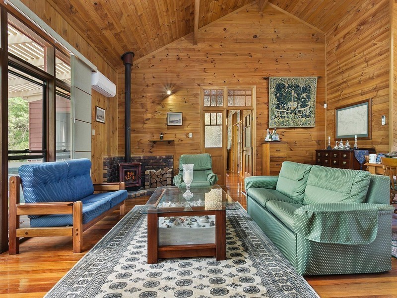 18 Grey Gums Drive, Blue Mountain Heights QLD 4350