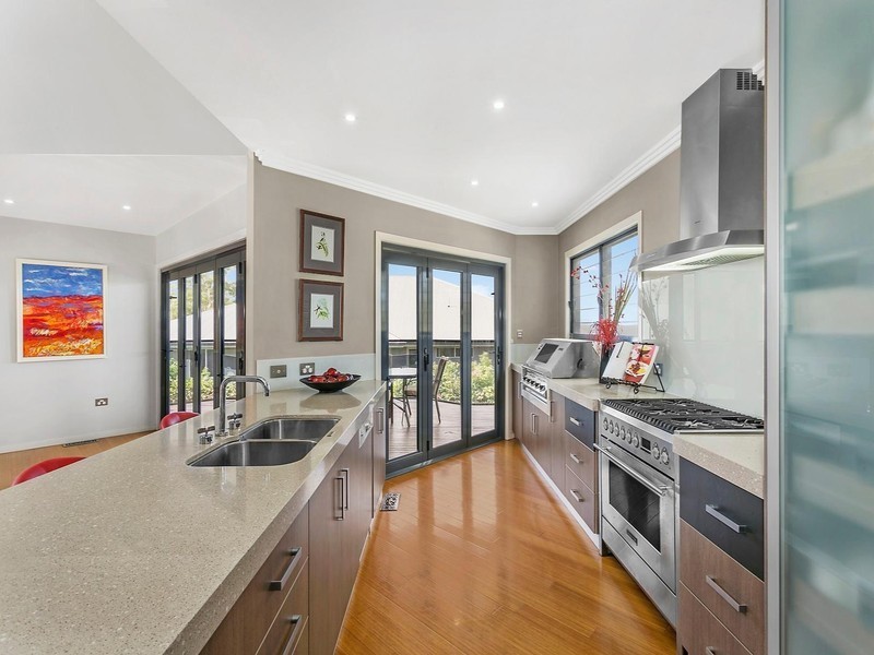 4C Mackenzie Street, Mount Lofty QLD 4350